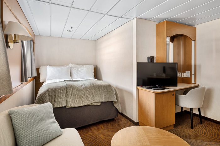 Arctic Superior | Large cabin on promenade or middle deck with window (restricted view)